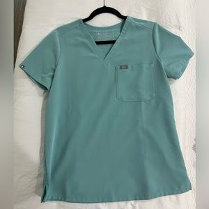 Figs one pocket scrub top